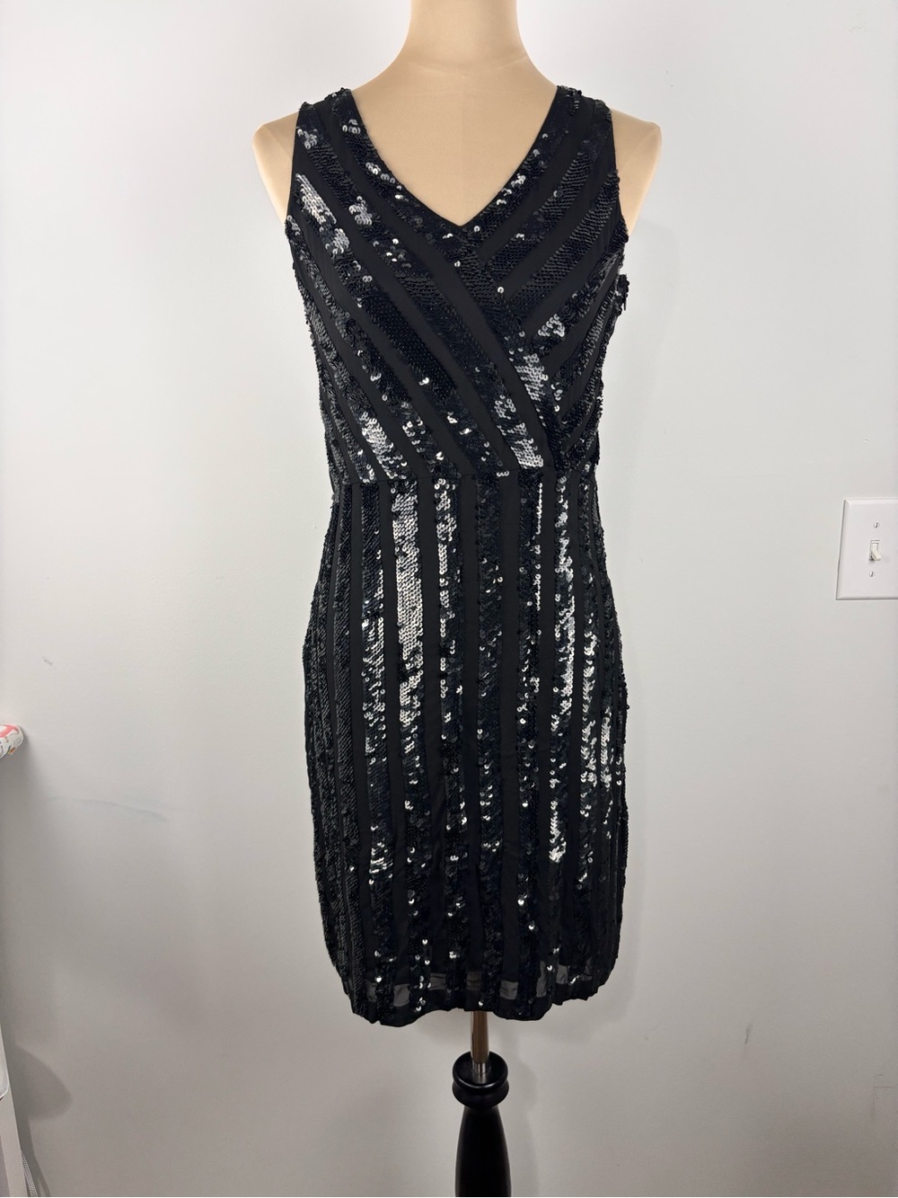 Shoshanna Womens Size 6 Black Sequin V-Neck Sleeveless Sheath Cocktail Dress
